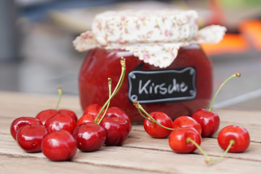 Kirsch Vanille Marmelade - Picknick unter`m Apfelbaum